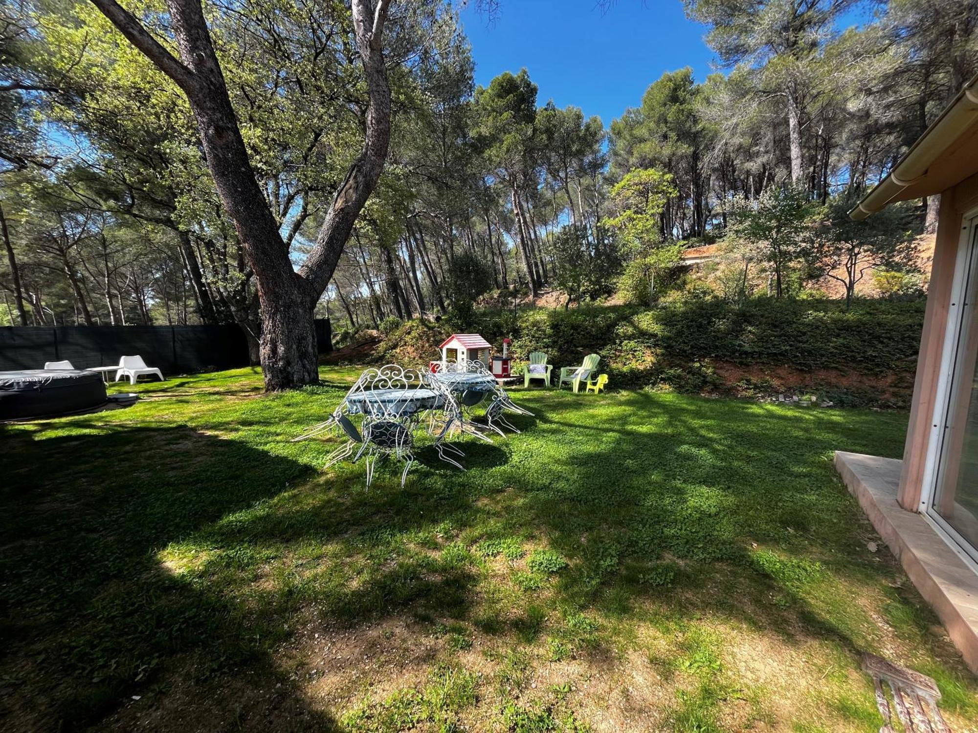 Maison Provencale Au Calme De La Campagne Avec Jacuzzi Aix-en-Provence Exterior photo